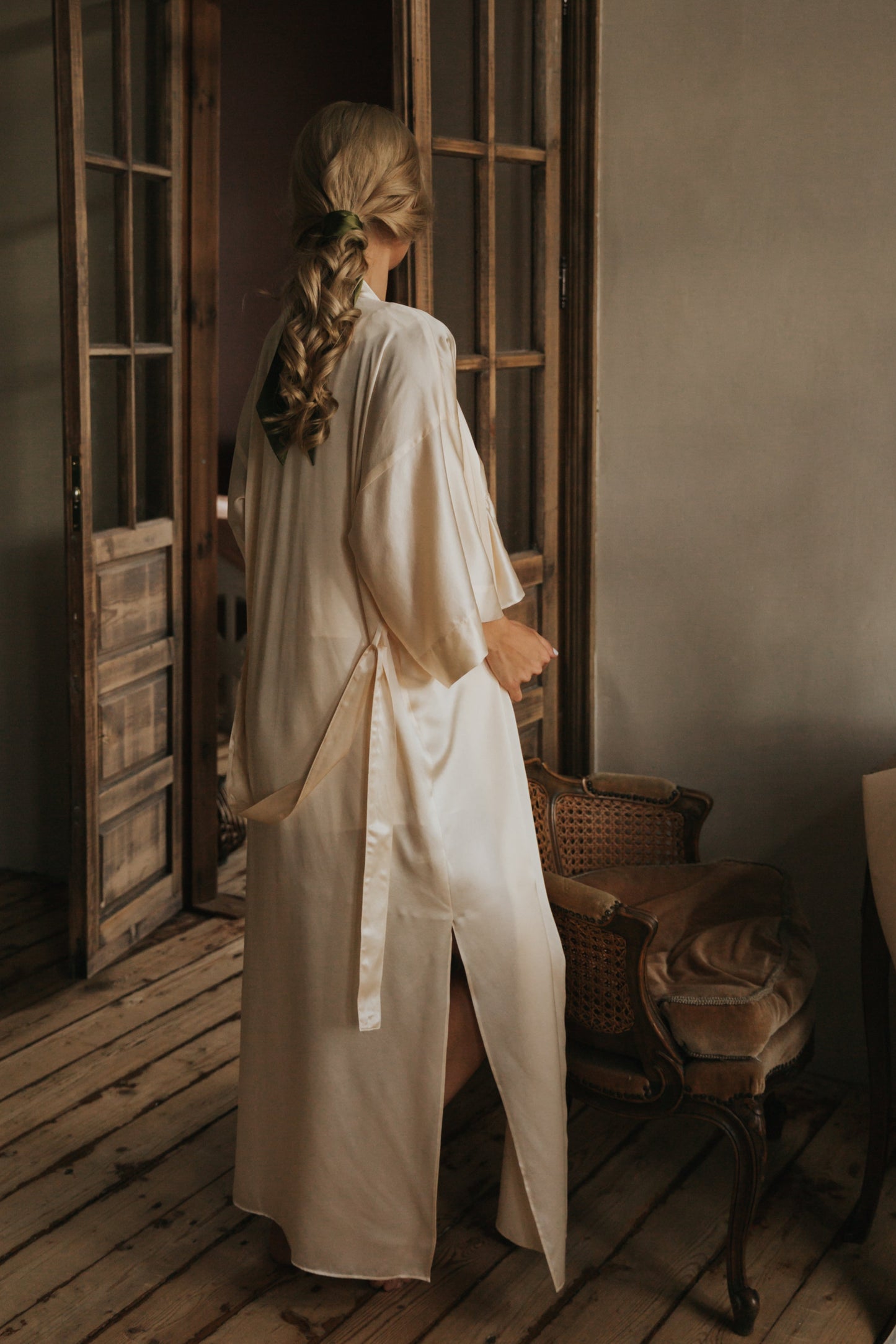 Kimono stila maxi garuma zīda halāts, šampanieša krāsā