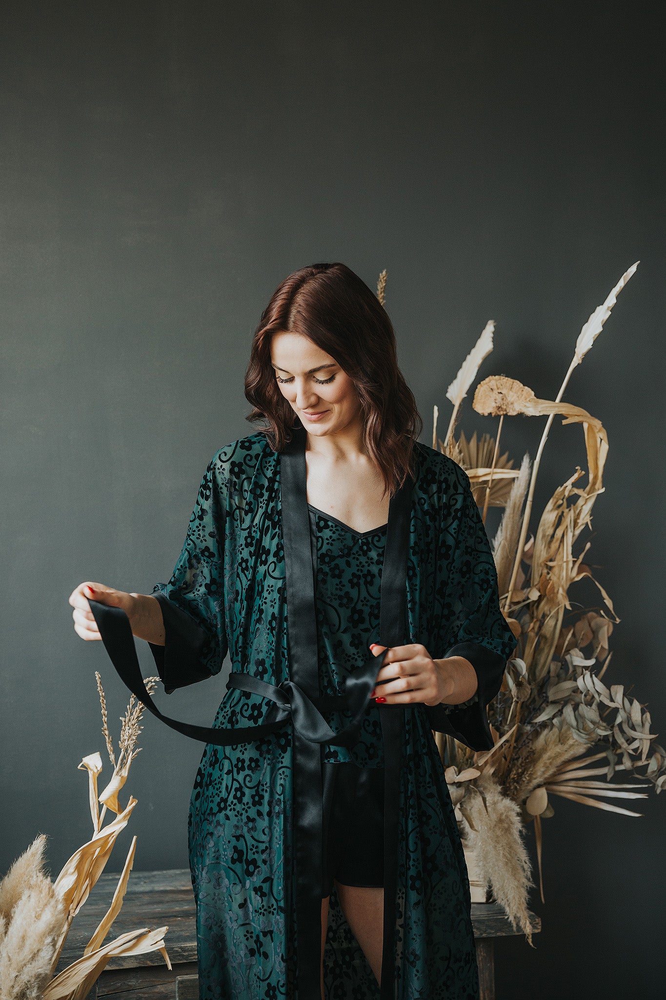 Kimono stila halāts ar ziedu rakstu