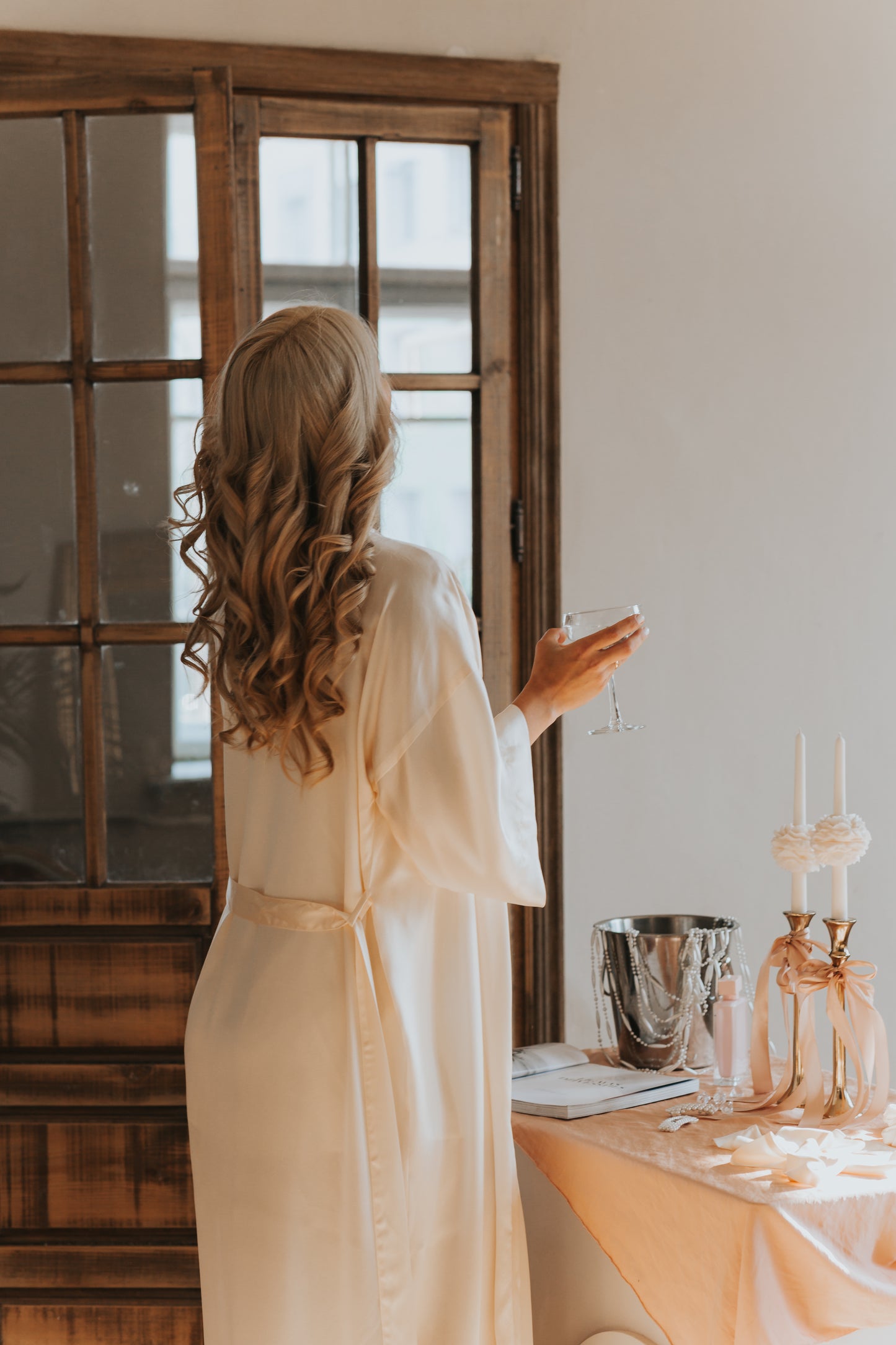 Kimono stila maxi garuma zīda halāts, šampanieša krāsā