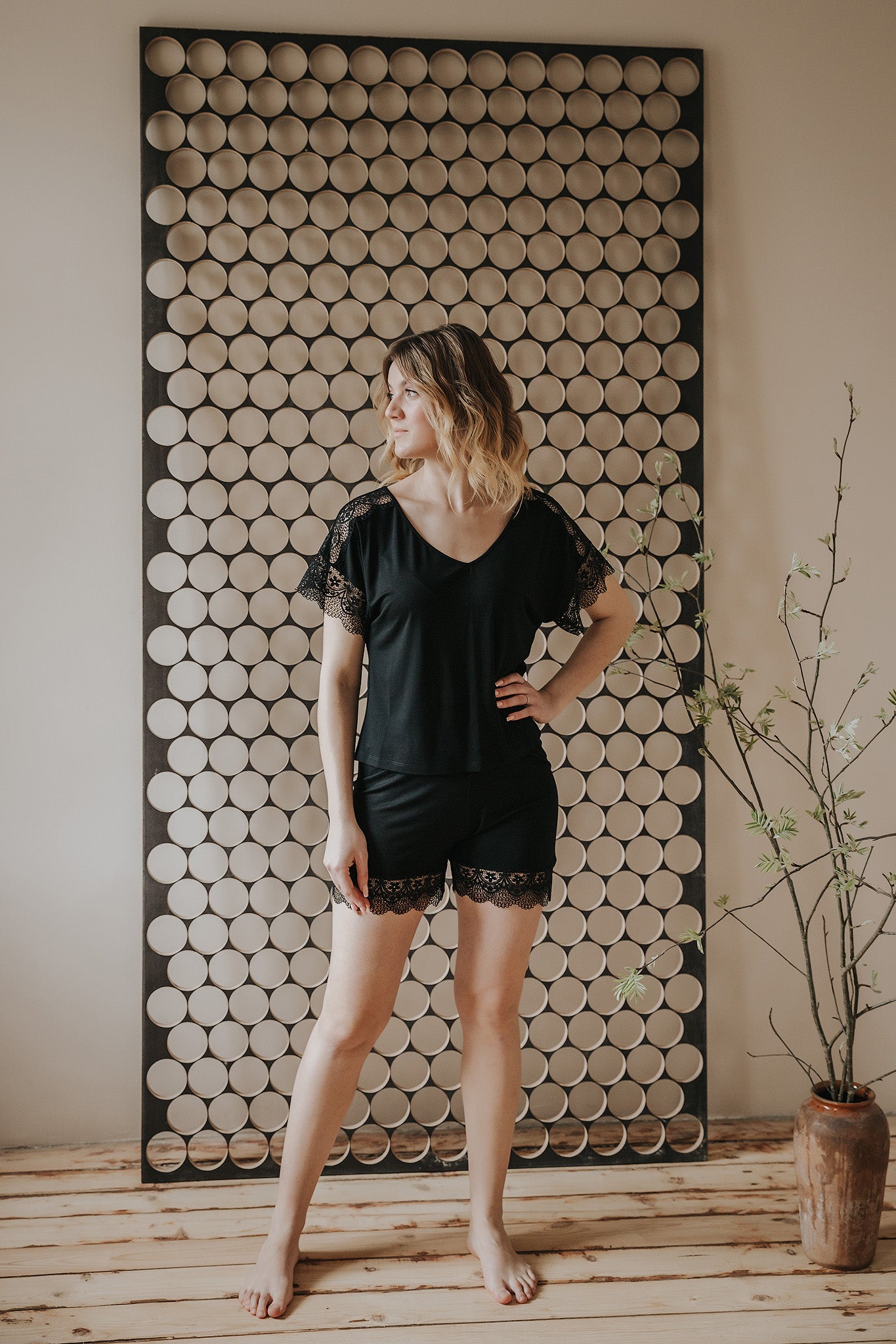 Pidžama Bohdana ar mežģīnēm, melnā krāsā