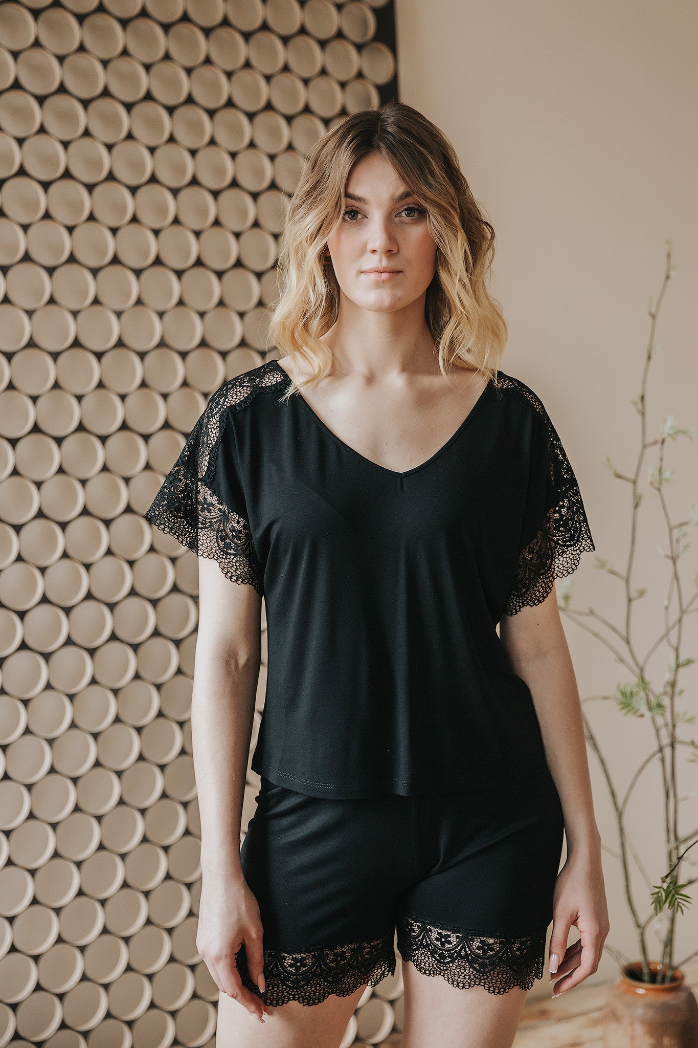 Pidžama Bohdana ar mežģīnēm, melnā krāsā