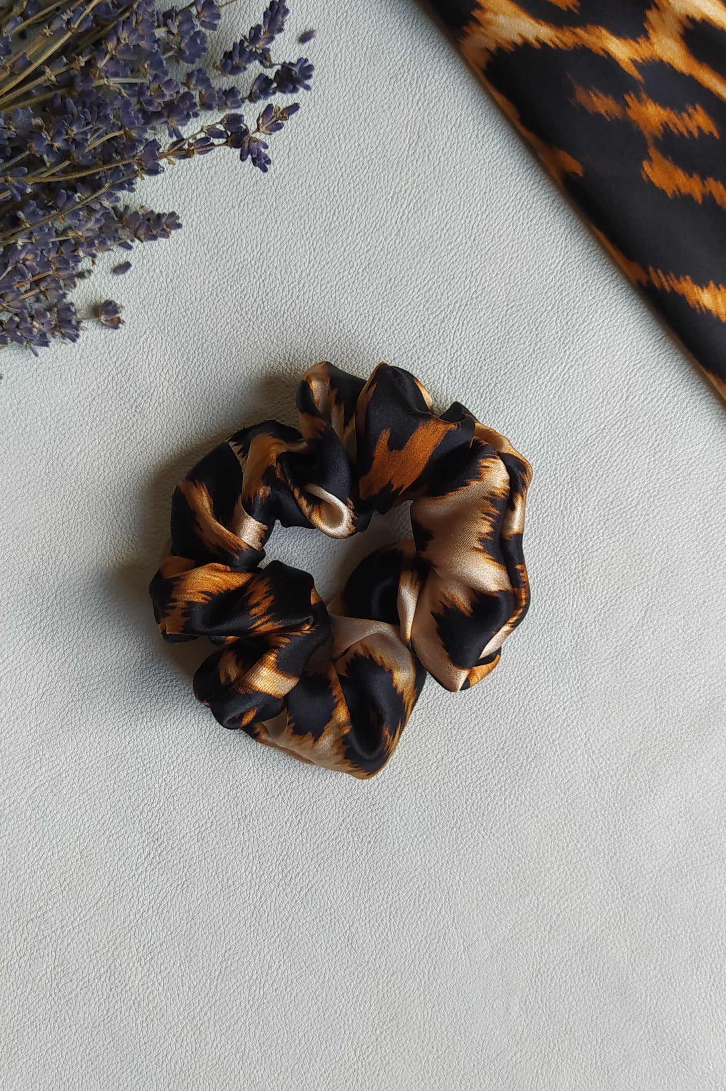 Silk hair scrunchie, Leopard