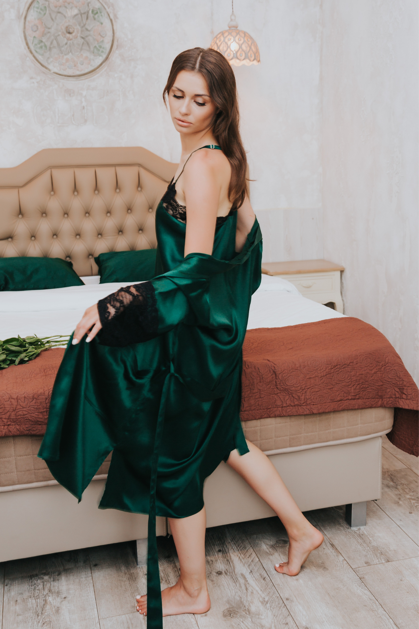 Silk bathrobe with black lace, Green