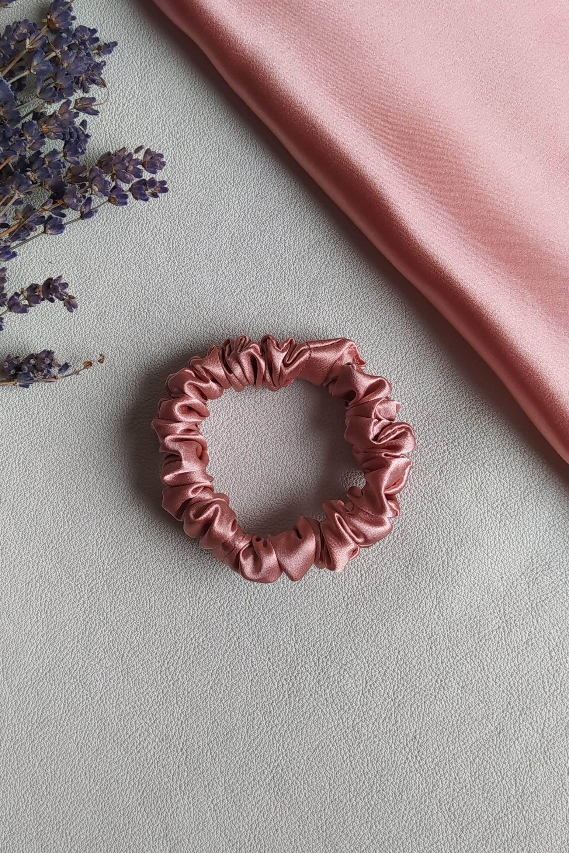 Rozā zīda matu gumija, S izmērs