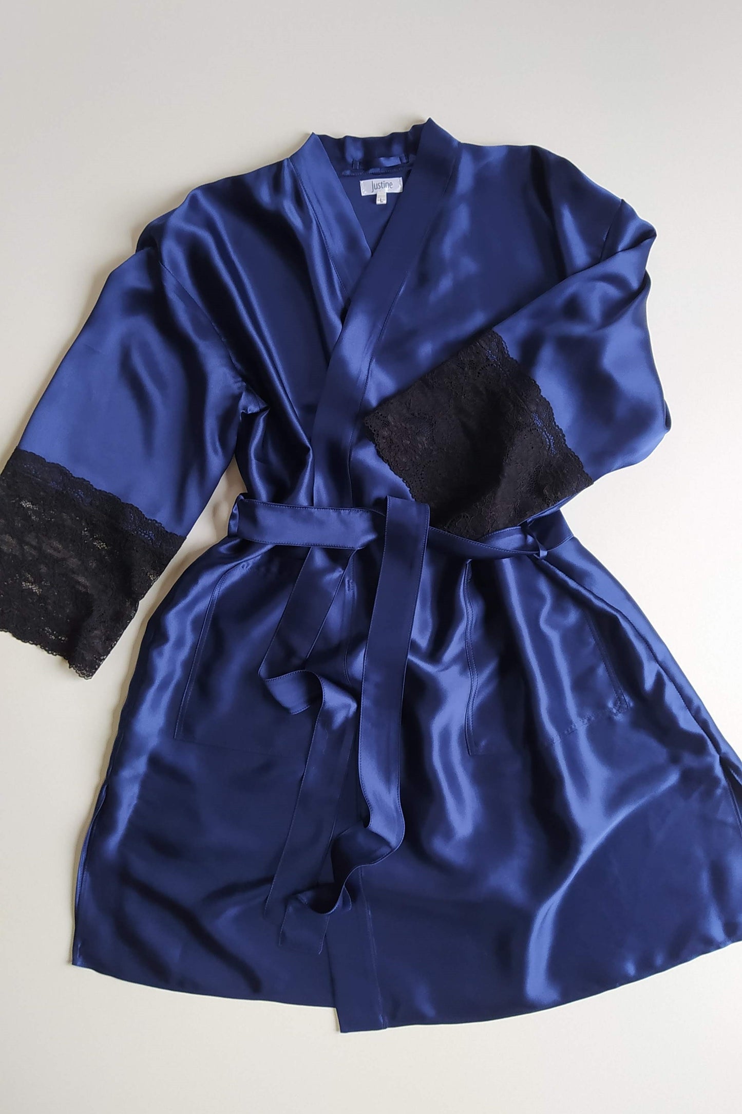 Silk robe with black lace, Blue