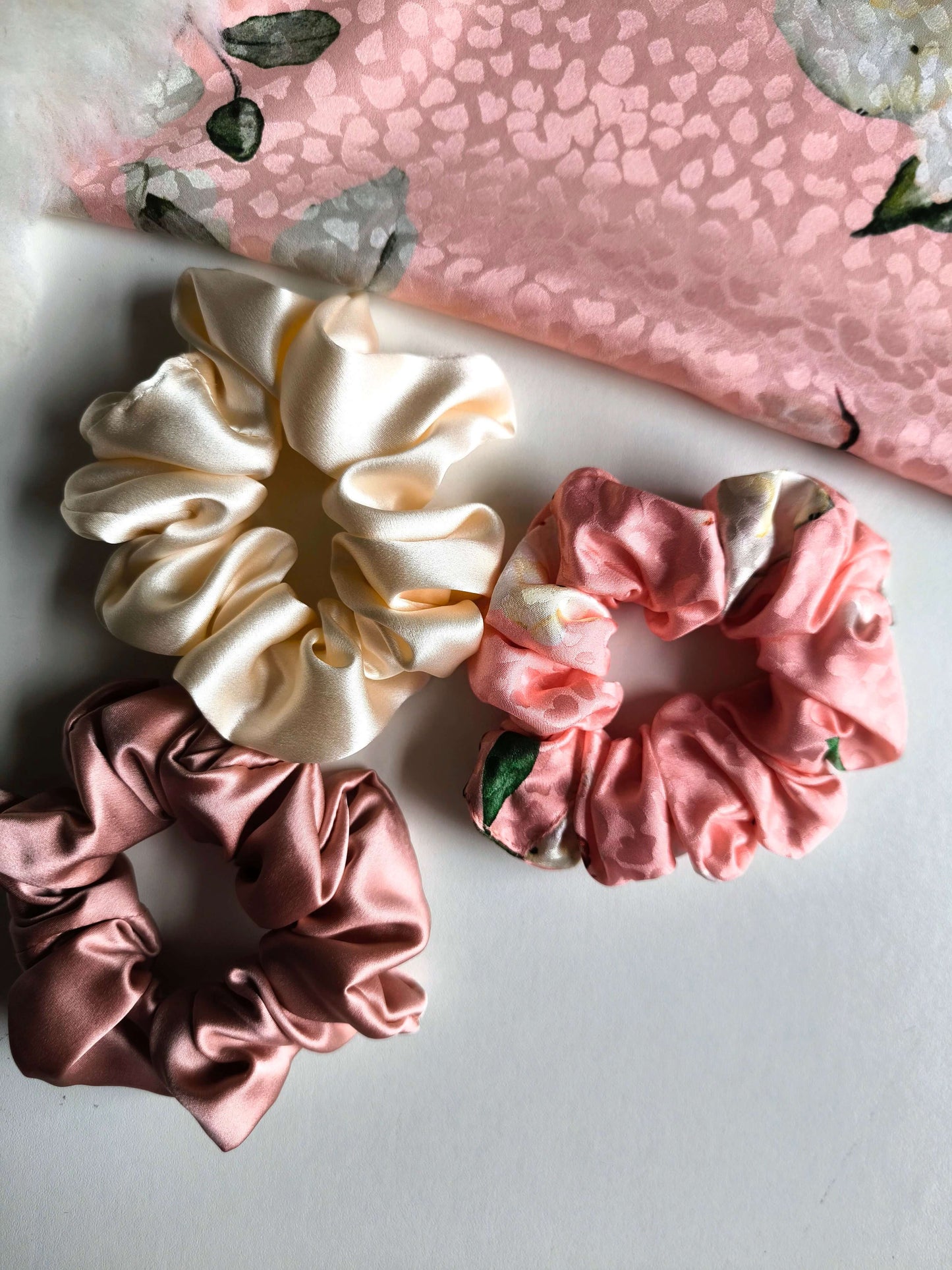 Set of 3 pcs Silk hair scrunchies "Peach"