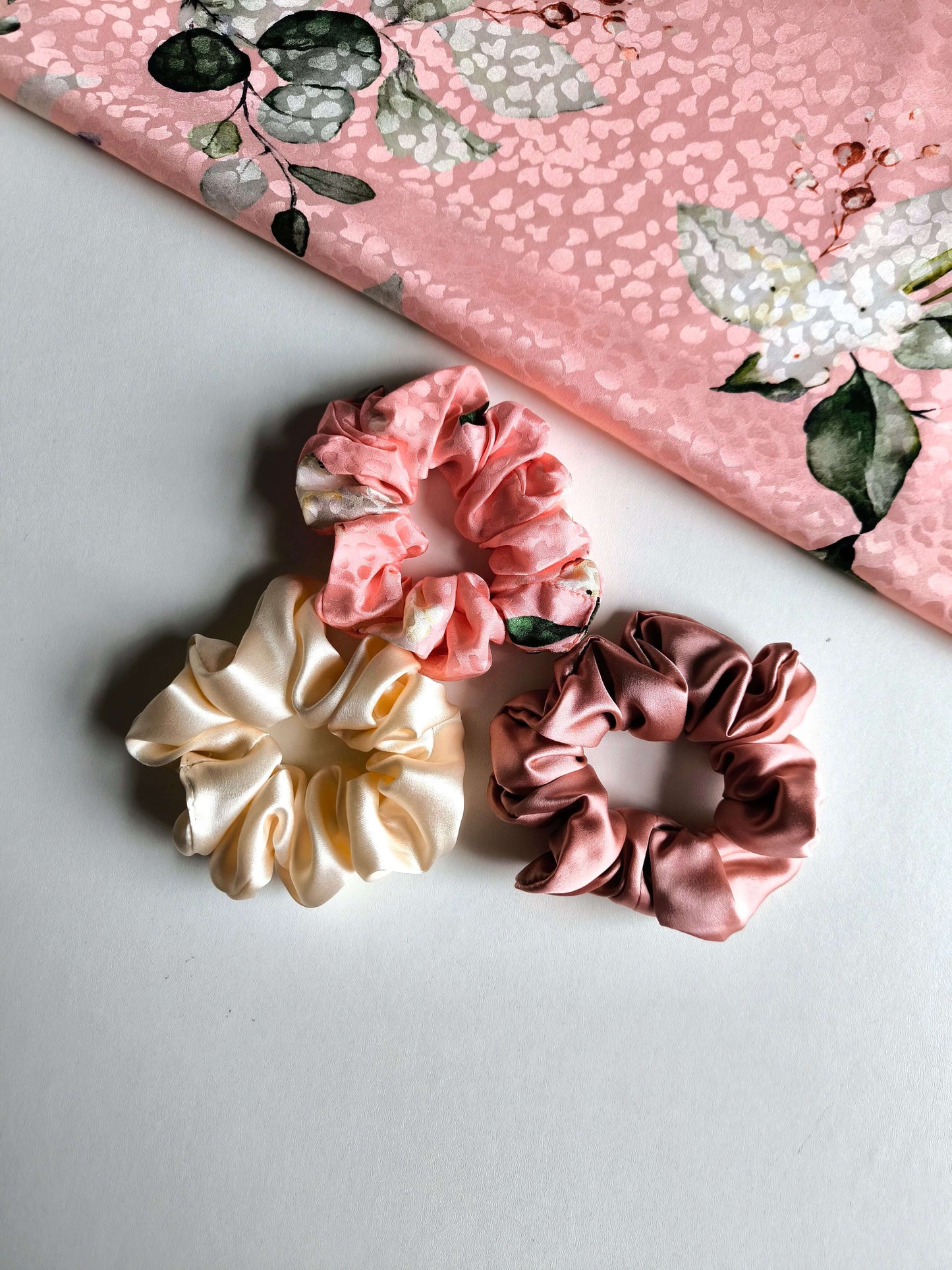 Set of 3 pcs Silk hair scrunchies "Peach"