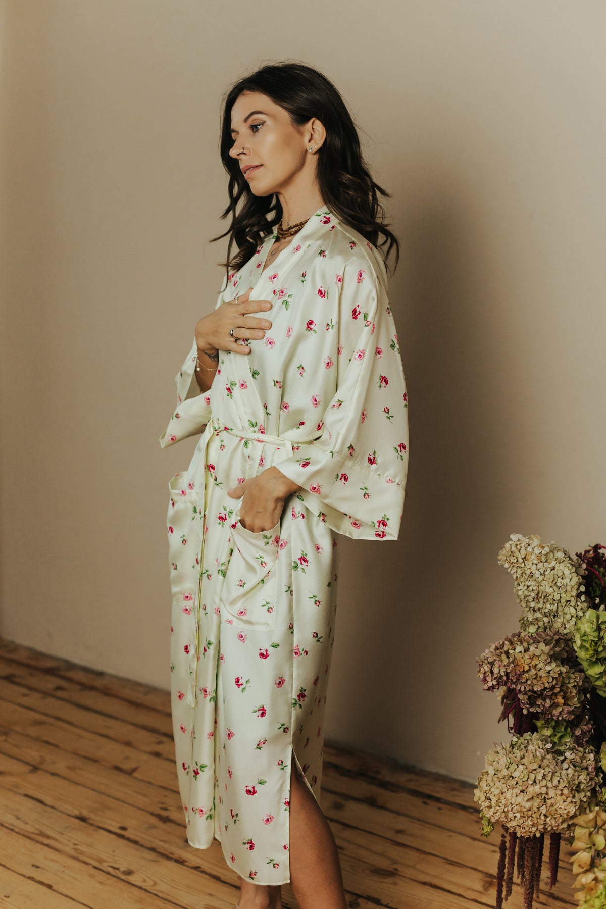 Kimono stila garais halāts ar kabatām, Rožu raksts