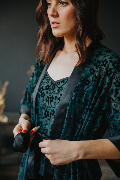 Kimono stila halāts ar ziedu rakstu