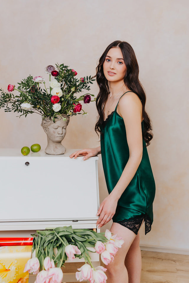 Silk nightgown with black lace, Green