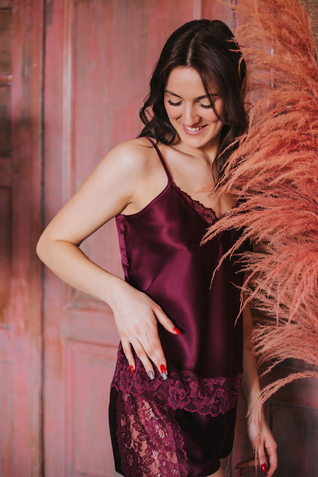Silk pajama with lace, Bordeaux
