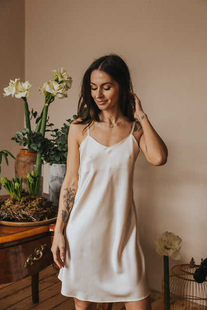 Silk nightgown, Champagne