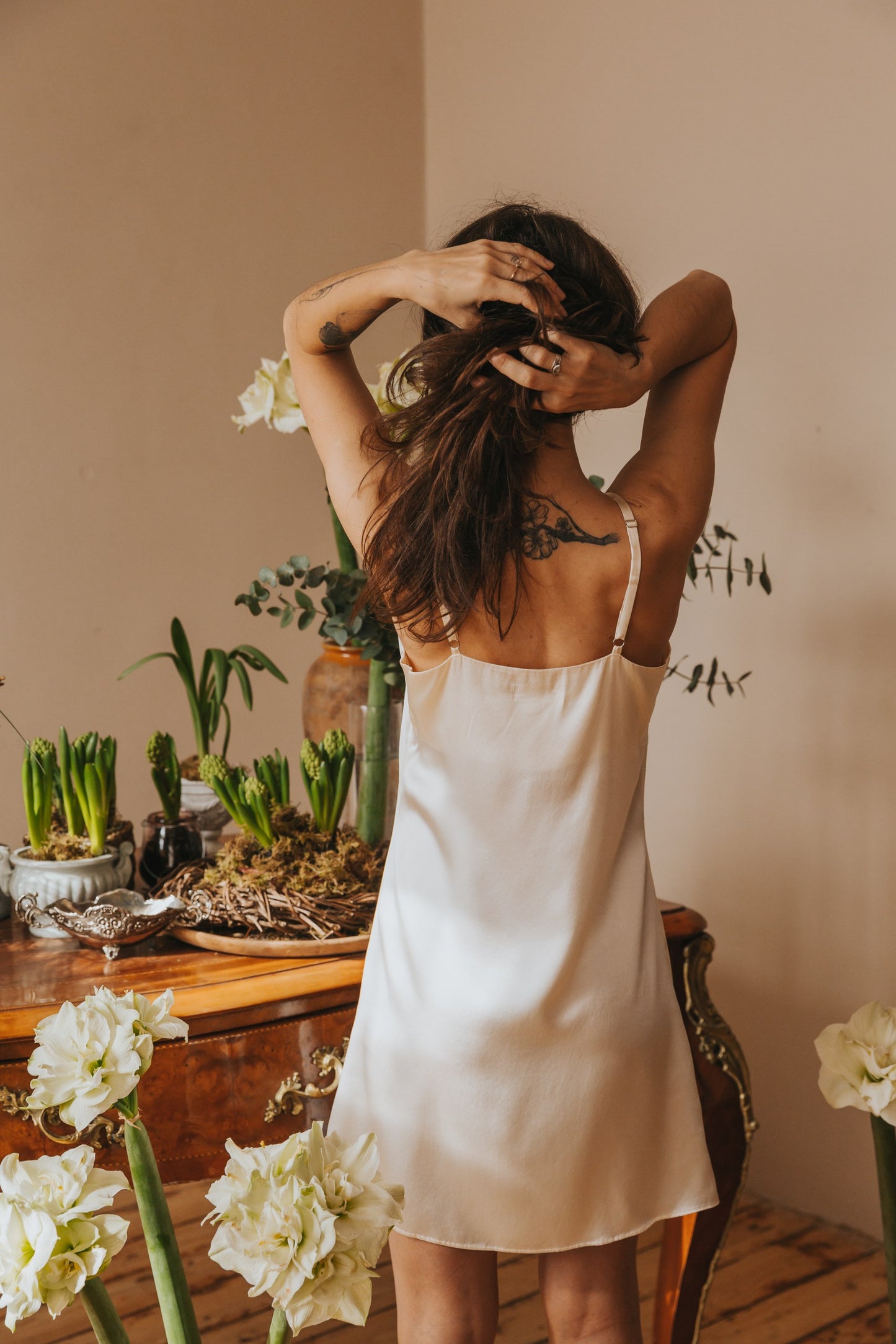 Silk nightgown, Champagne