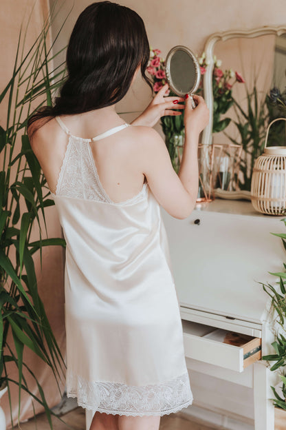 Silk nightgown with lace, Champagne