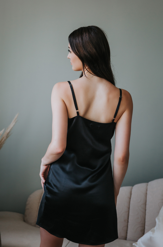Silk nightgown, Black