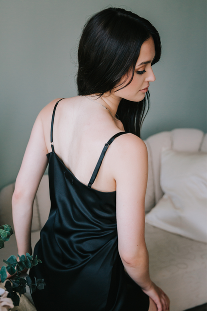 Silk nightgown, Black